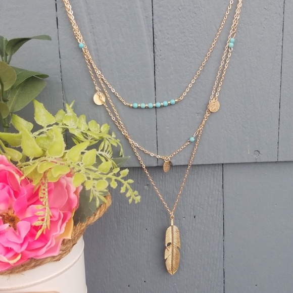 ⭐3 Layer Feather Necklace⭐ - Picture 2 of 4